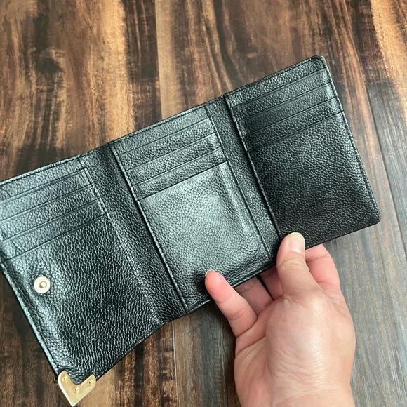 Samantha Thavasa Black Compact Wallet - Picture 2 of 7